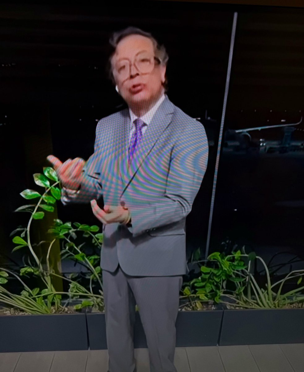 german_ricaurte's tweet photo. Este señor acaba de decir en televisión nacional que José Manuel Restrepo es un ignorante que no sabe nada de presupuesto. Hay que ser muy descarado en la vida para salir con eso un mes después de dejar al país en semejante nivel de endeudamiento y déficit fiscal, con un proyecto de presupuesto lleno de mentiras.