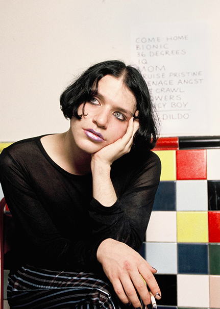 offbeatorbit's tweet photo. Glanced at this and was wondering why 1996 Brian Molko was on the subway https://t.co/FDoGnufgf5