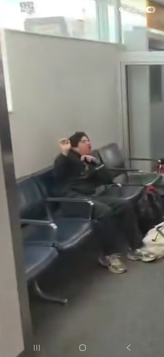 andrew_wimsatt's tweet photo. @CHRISsW0RLD He started throwing gang signs https://t.co/rhwxYUjxrW