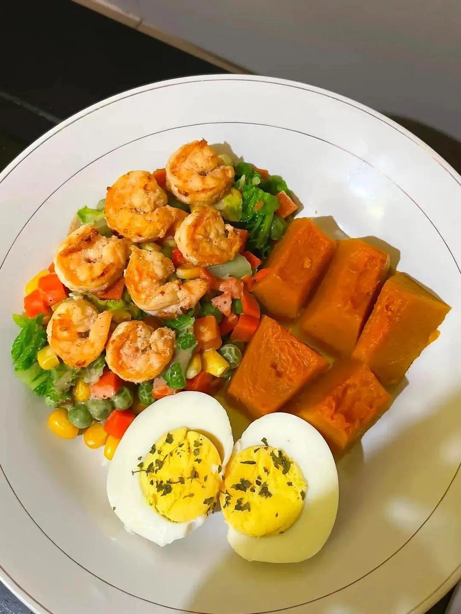F_Helio6's tweet photo. IN THIS ECONOMY, MENU DIET BEGINI MALAH BIKIN IKUT SEMANGAT 😭🥗
Awalnya cuma mau makan lebih teratur, eh dari awal Juli sampai sekarang BB turun dari 70 kg → 60 kg, lalu update lagi jadi 57 kg 😭👏🏻 https://t.co/m1AfcAICM0