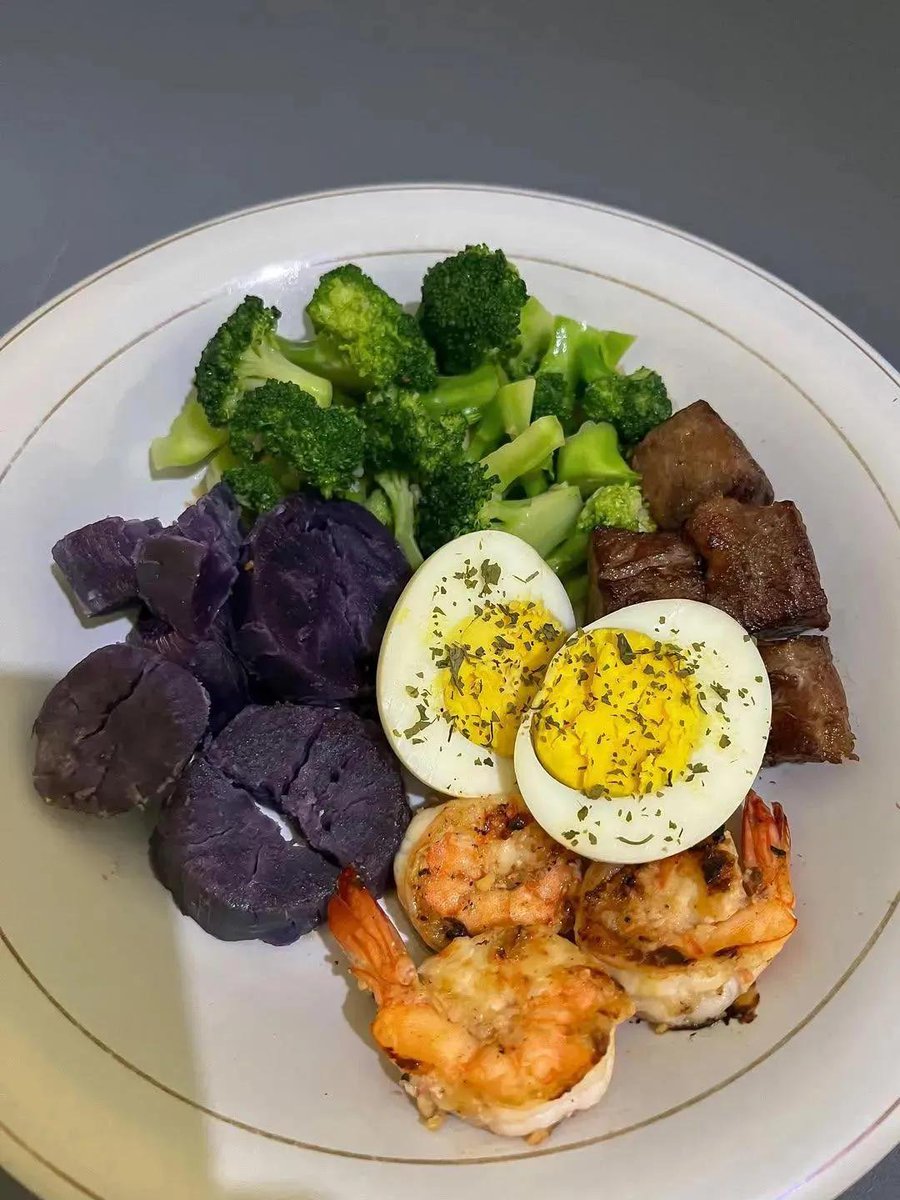 F_Helio6's tweet photo. IN THIS ECONOMY, MENU DIET BEGINI MALAH BIKIN IKUT SEMANGAT 😭🥗
Awalnya cuma mau makan lebih teratur, eh dari awal Juli sampai sekarang BB turun dari 70 kg → 60 kg, lalu update lagi jadi 57 kg 😭👏🏻 https://t.co/m1AfcAICM0