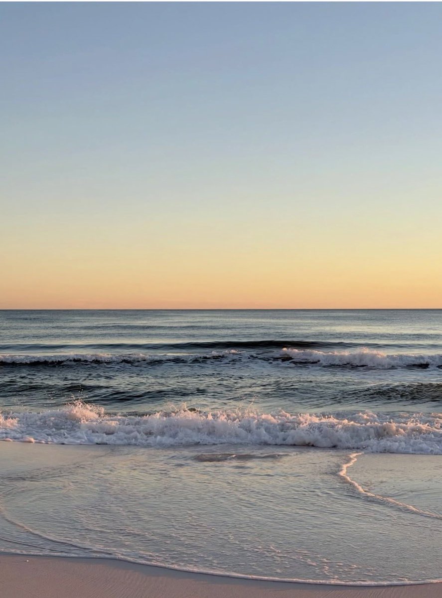 HiltonSandestin's tweet photo. Every sunset is a little reminder that the best things in life are right here at the beach. ✨🌅
 
#travel #sunset #sunsets #hiltonsandestin #lovefl #visitfl https://t.co/rjpOEpj8bV