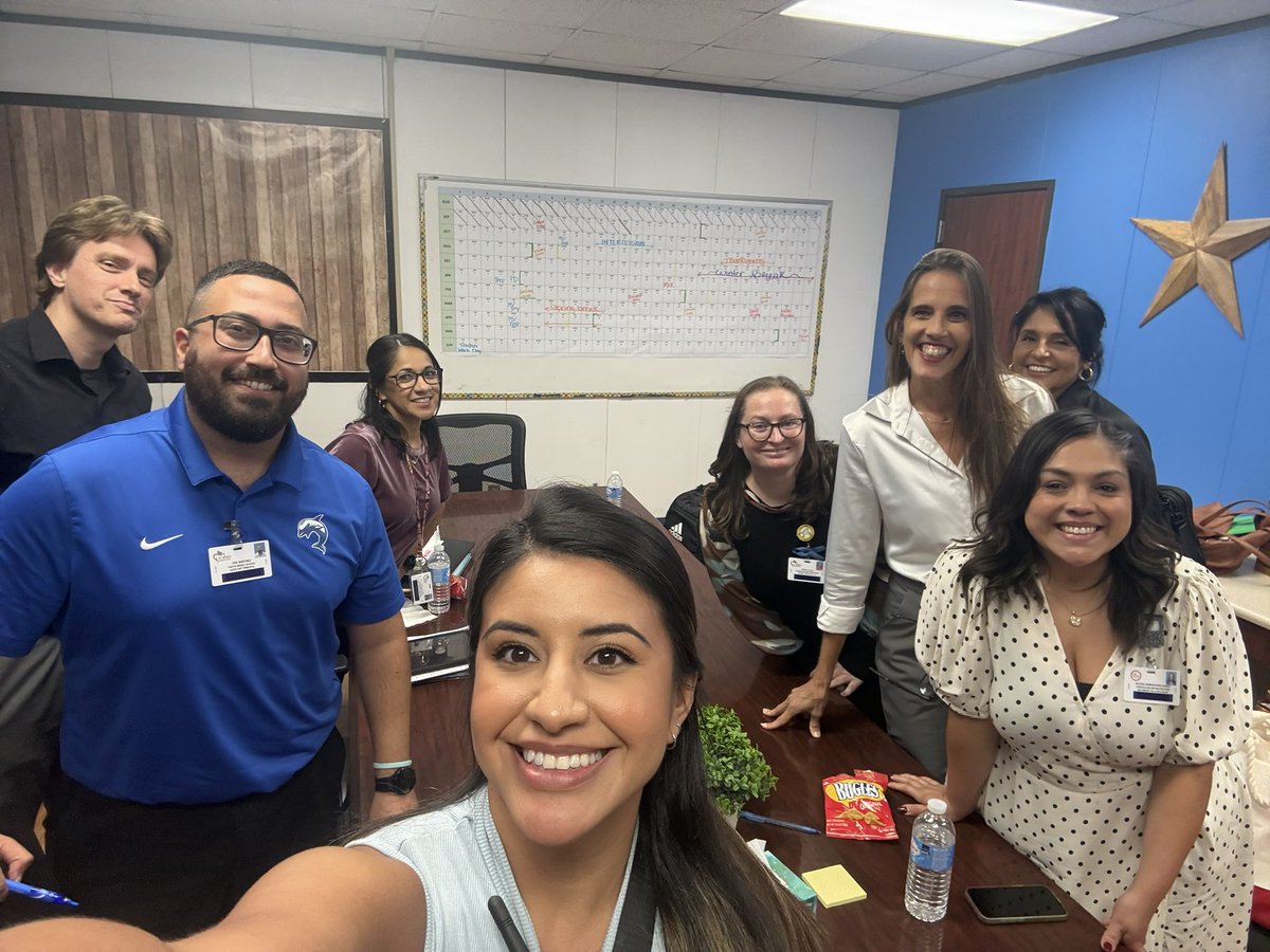 annabelsramirez's tweet photo. 🐬✨ Success Walk Dream Team! ✨🐬Great time celebrating our amazing staff and coming together with our district specialists to calibrate, collaborate, and continue growing toward success! 💙💚 https://t.co/WYaV8edisZ