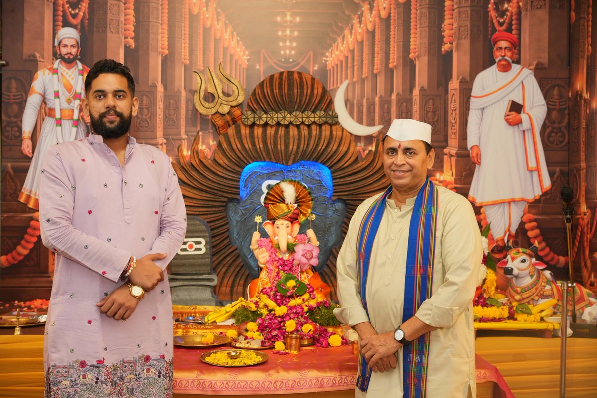 RishangRSharma's tweet photo. Sought the divine blessings of Ganpati Bappa on the auspicious occasion of Ganesh Utsav at the residence of senior BJP leader &amp; Former National Secretary, BJP Shri @Sunil_Deodhar Ji. 🌺🙏 https://t.co/HWSnIH6XvZ