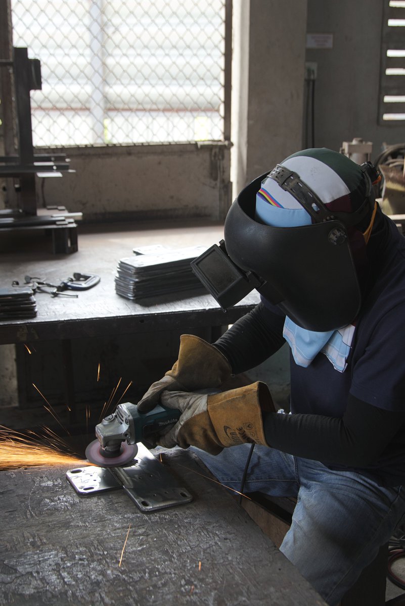 moonler_th's tweet photo. Our steel worker grinding weld seams until the surface reads as one piece.
Steel is in only some of our pieces. It gets the same standard as wood.
https://t.co/RtOITGuQ2K
Crafted in Chiang Mai.
#Moonler #SteelWork #Craftsmanship https://t.co/tzrp3lsINk