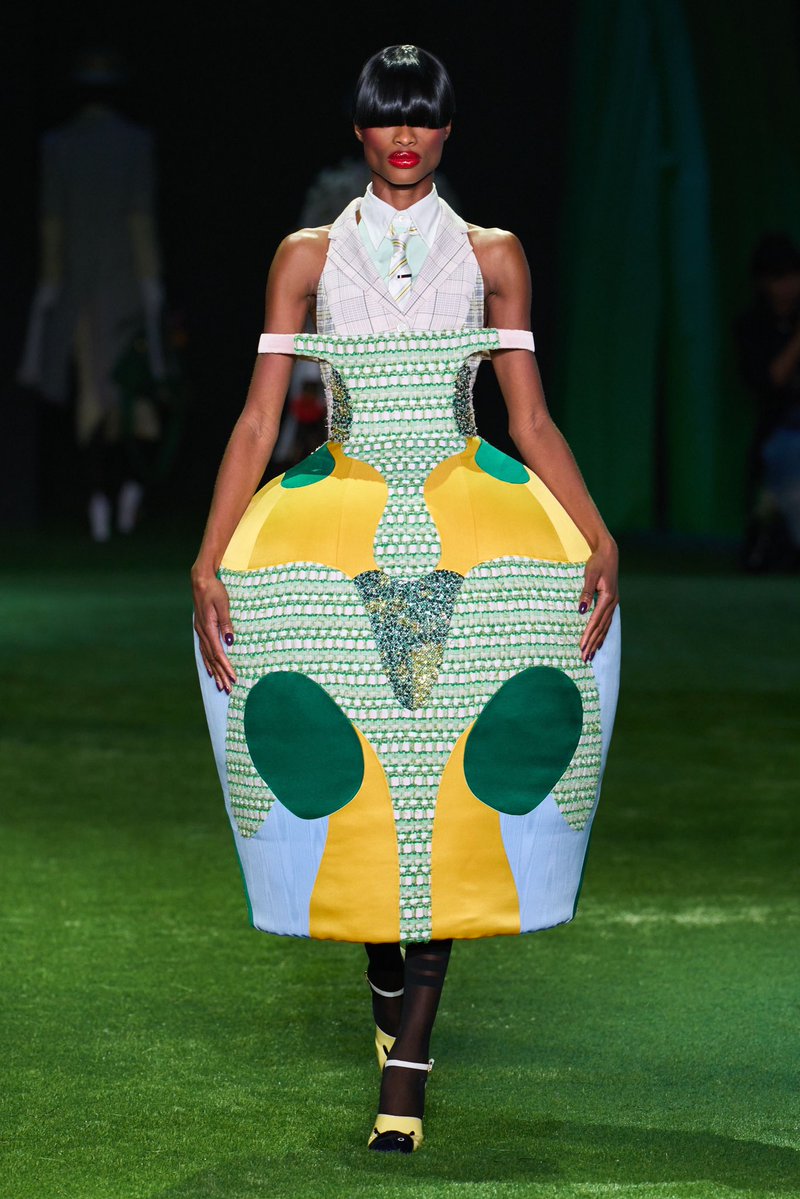 jacquemusx's tweet photo. We are so lucky to witness Thom Browne in his prime. He’s giving us Couture-level ready-to-wear collections like it’s easy. https://t.co/kttHEoyKwY