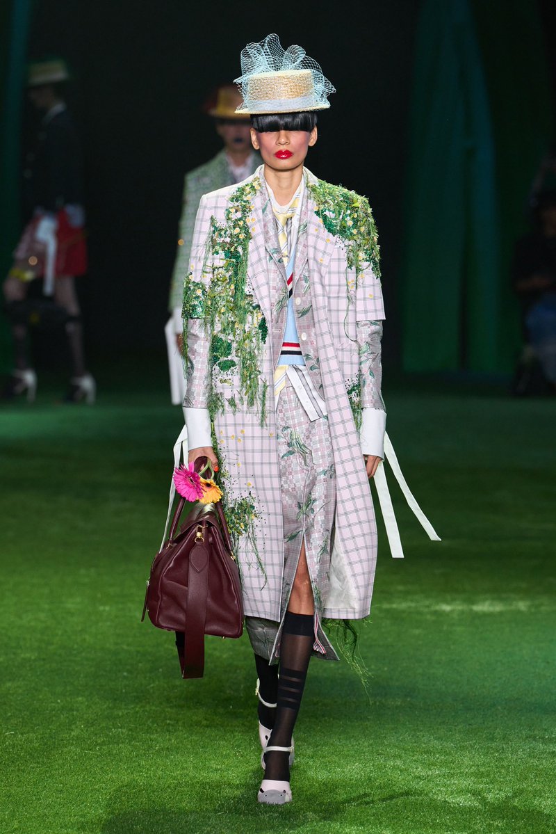jacquemusx's tweet photo. We are so lucky to witness Thom Browne in his prime. He’s giving us Couture-level ready-to-wear collections like it’s easy. https://t.co/kttHEoyKwY