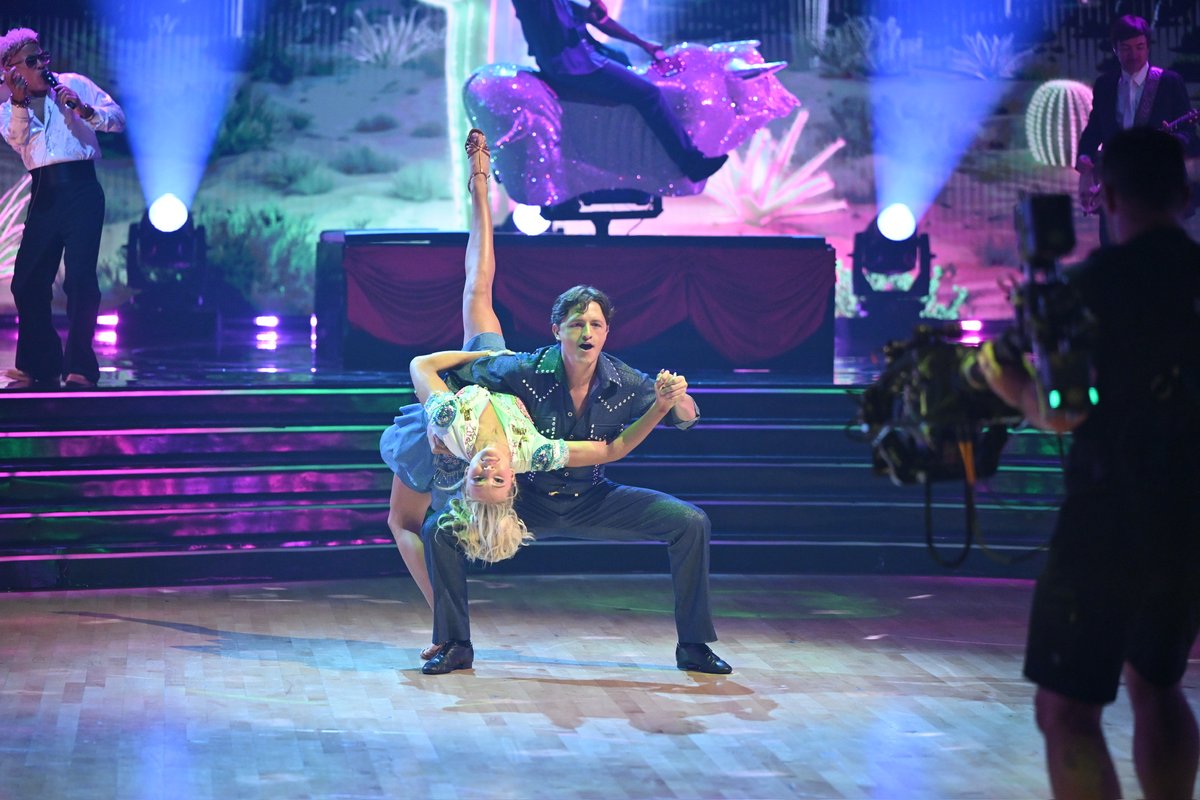 officialdwts's tweet photo. A Cha Cha from Connor Wood and Rylee Arnold? We like it, we love it, and we want more of it! 😍 #DWTS https://t.co/ivskxJPjlB