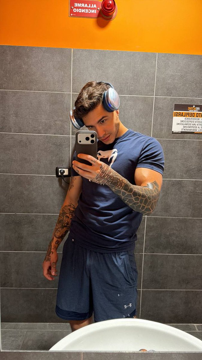 _alessiospera_'s tweet photo. Gym 🖤 https://t.co/61UAdxKKTH