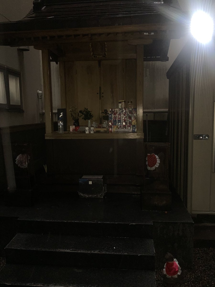 hanabusa_akiba's tweet photo. 昨日は有志の方と一緒に管理をしたんですが
特にする事もないくらいでした♪
なので普段出来ないとこを一気に清掃しました^ ^

やる事が無いなら他の事が出来るのでありがたいです🙏

秋葉原に来たら花房稲荷神社に寄ってもらえたら嬉しいです⛩️ https://t.co/DJX10SqR8W