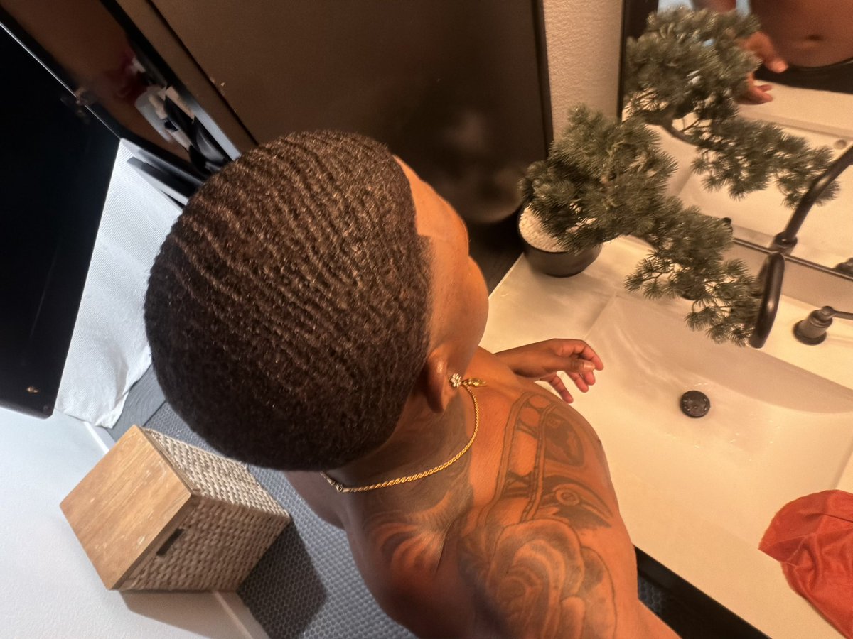 214jhall_'s tweet photo. #dallas 🦍🏁 https://t.co/f2mlfGCHij