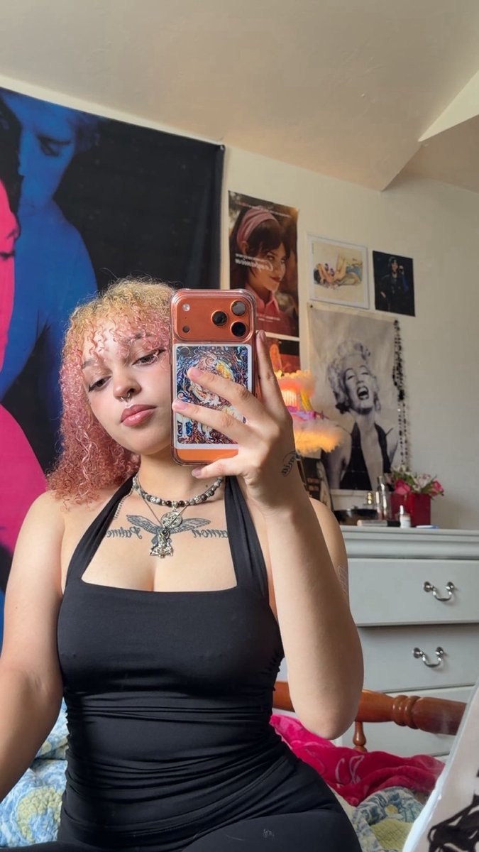 xpixelvixenx's tweet photo. #lightskin https://t.co/njWhoRTUYs