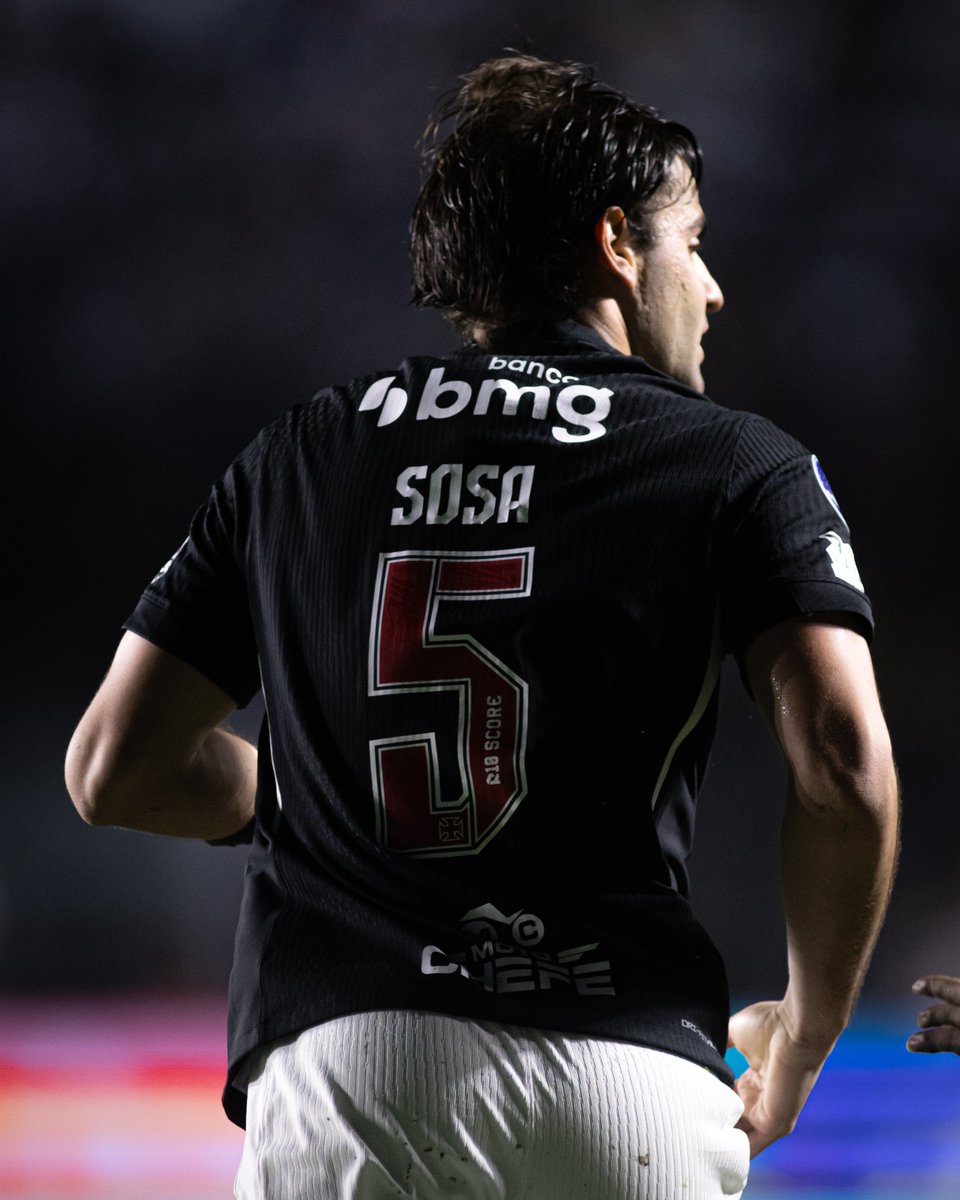 VascodaGama's tweet photo. Santiago Leonel Sosa (La Plata, 3 de maio de 1999) é um futebolista argentino que atua como volante no VASCO DA GAMA. 5️⃣💢

📸: Matheus Lima | #VascoDaGama https://t.co/VFuzdZx6h7