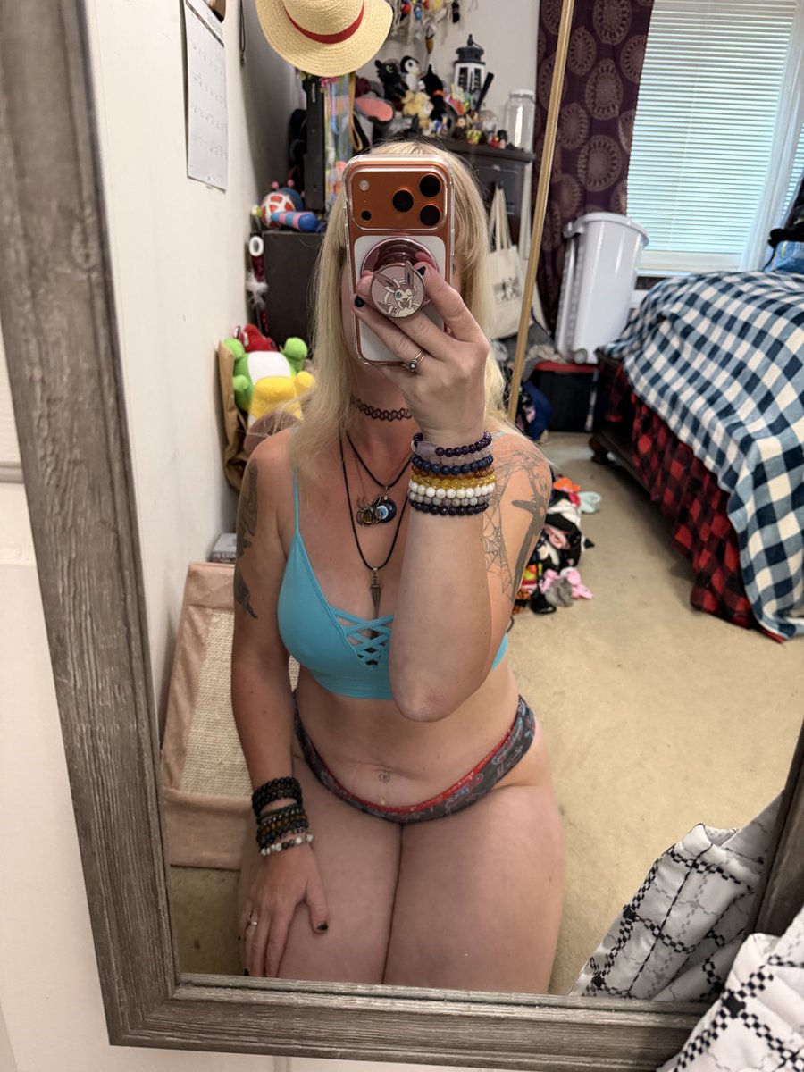 pikagurlxx's tweet photo. Am I still smash worthy? https://t.co/HQklFap1jj