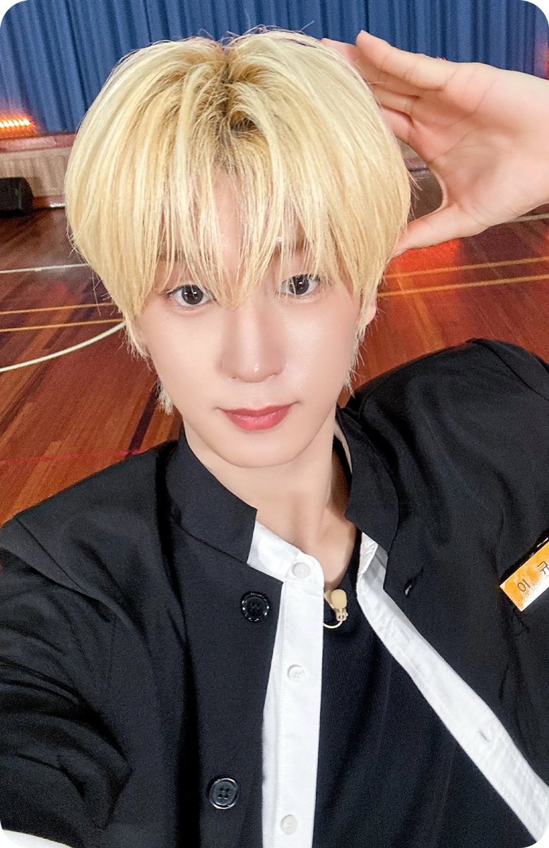 id111feed's tweet photo. 🎞️ Kyuhyuk objekt drop

Type: idntt x Dingo Event
228-231Z | Summer26

#idntt #아이덴티티
#yesweare #이규혁 #leekyuhyuk https://t.co/vVO9Z8CT3U