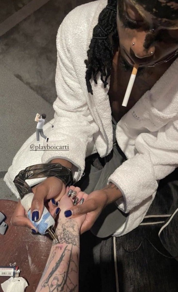 pbcrelated's tweet photo. Playboi Carti tatting up erapolis in Paris 🖋️ https://t.co/jeNuYEgJsa