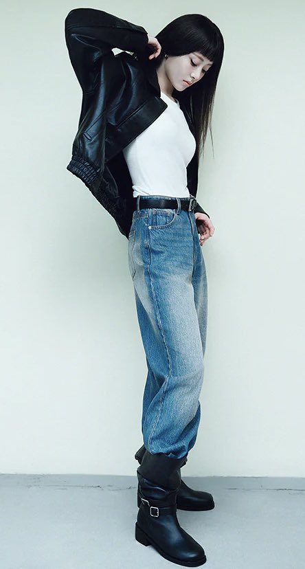 sunloverhuh's tweet photo. 8SECONDS JUST POSTED ONE OF THE MOST INSANE YUNJIN PHOTOSHOOTS EVER. ARE YOU SEEING THIS OMG https://t.co/6yasgJAXHU