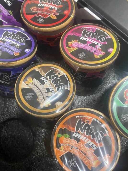 Realjaytrappy's tweet photo. KAWS ROCKS 🔥 
Authentic ✅✅ 
1 OZ per jar. 

1 oz 140$ 
Qp 450$ 
Half Lb 750$ 
1 lb 1300$ https://t.co/PwOzDoFqiQ