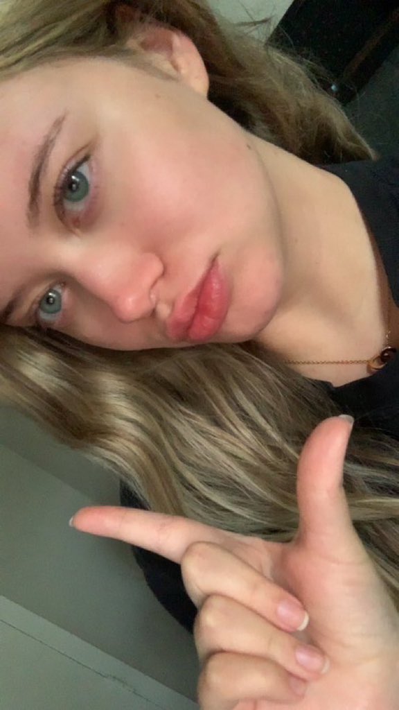 ChloedazleX's tweet photo. Look at you wishing you could have me ๐ You will never be worthy. Be a good little sub and worship me by draining your wallets cause thatโs the only way you could ever make me cum ๐๐ฝ
#findom #pay #piggies #human #ATM #finsub #simp #cuckbeta #assworship https://t.co/DJCKtiUhnW