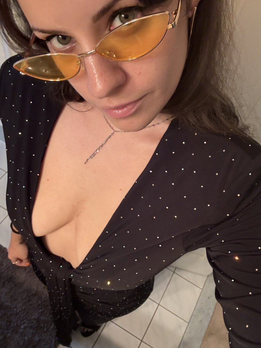 VickyCoudena's tweet photo. Irresistible. 💋 https://t.co/h19POcs3k4