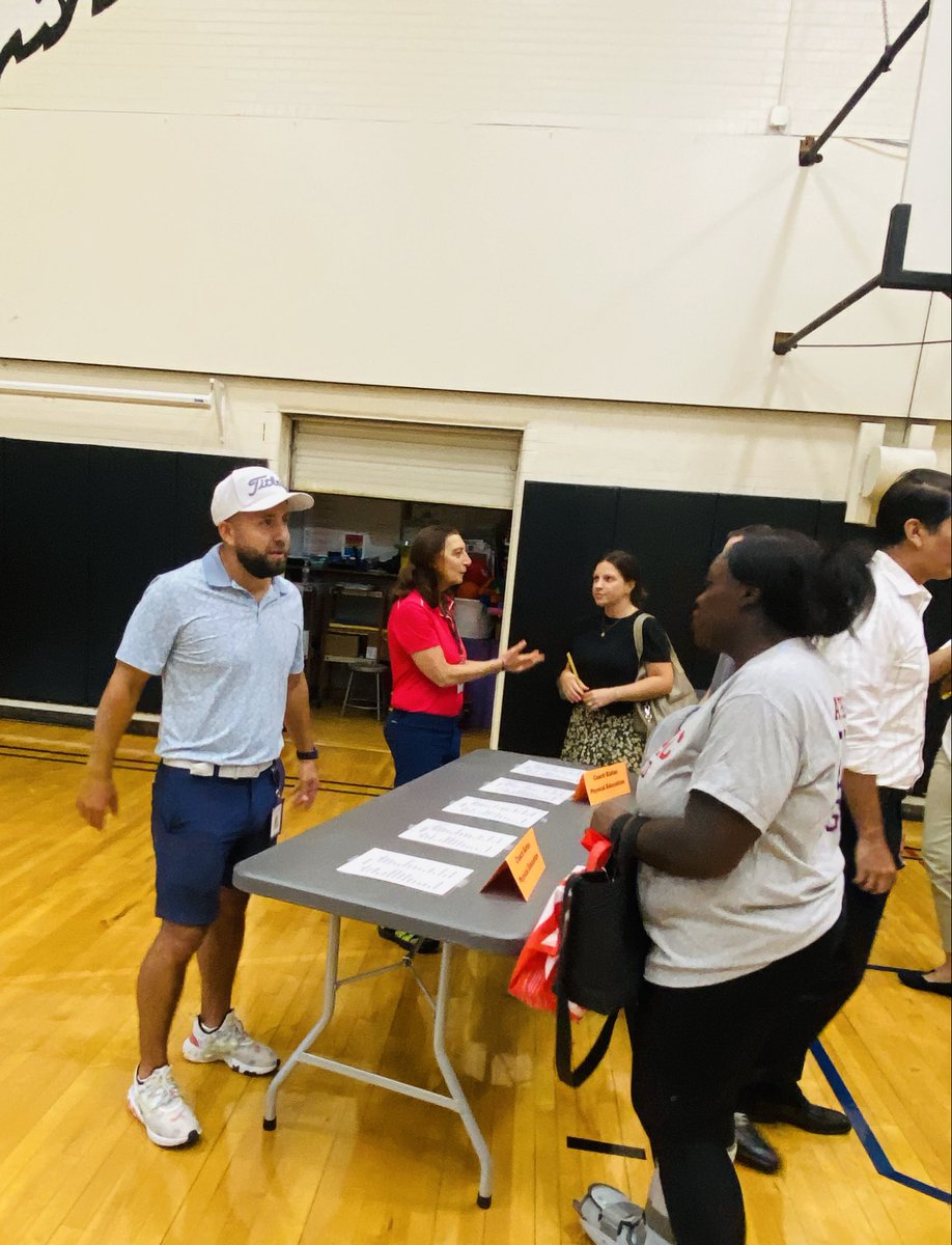 RobJanowitz_AP's tweet photo. What a great K-2 Open House tonight! Thank you to all our families and staff for making tonight such a wonderful evening of connection, collaboration, and community. Relationships are everything! 
#MASnation #StrongerTogether 
@MAS_WP @DrJosephRicca @WPCSD_ASI @MAS_PTA https://t.co/0xv5Yhuorb