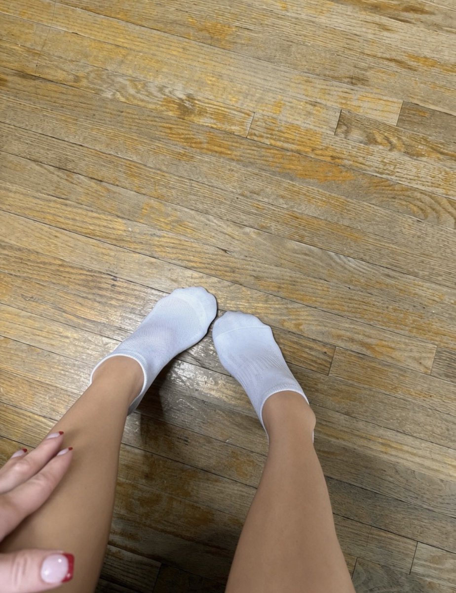 StarrNaomiii's tweet photo. tell me how badly you want a closer look👀🦶💕 https://t.co/V0ZOy2SYDG
