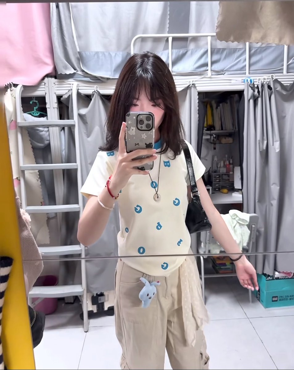 sandra62wu5's tweet photo. 刚刚起来。继续来！

有狗狗要看福吗  ！？

📷我直接发了…看完不许说我福黑 ！ https://t.co/vHAIgDCTaq