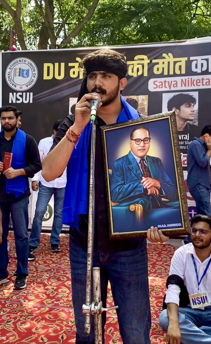 ChouhanSeti's tweet photo. नगीना सांसद @BhimArmyChief जी को DU में विजय शंकर मीणा का समर्थन करना चाहिए?

मेरा मानना है कि अगर हमारा कोई कैंडिडेट चुनाव नहीं लड़ रहा है तो, ABVP को हराने के लिए समर्थन करना चाहिए।

DUSU में पहली बार ST वर्ग के गरीब मीणा ��रिवार से निकले संघर्षशील साथी का समर्थन करना चाहिए। https://t.co/BMjSlnge7o