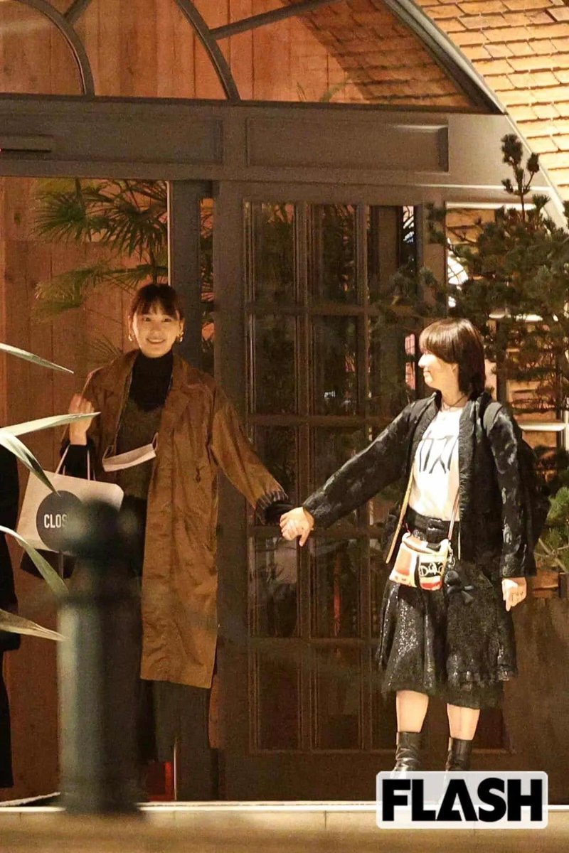 x____tt___nyn's tweet photo. 可愛すぎるガッキーと小泉今日子のプライベート https://t.co/6AhoXU6DaE