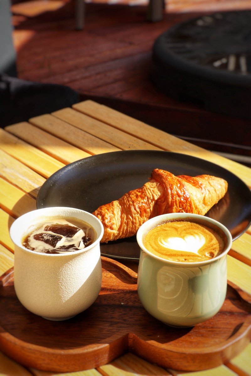 SabinaWebb35828's tweet photo. [Freshly toasted sourdough + cold espresso on a sunny balcony = my perfect mid-week pick-me-up. No plans, just good food and a warm breeze ]， https://t.co/rEiKbcBgXG