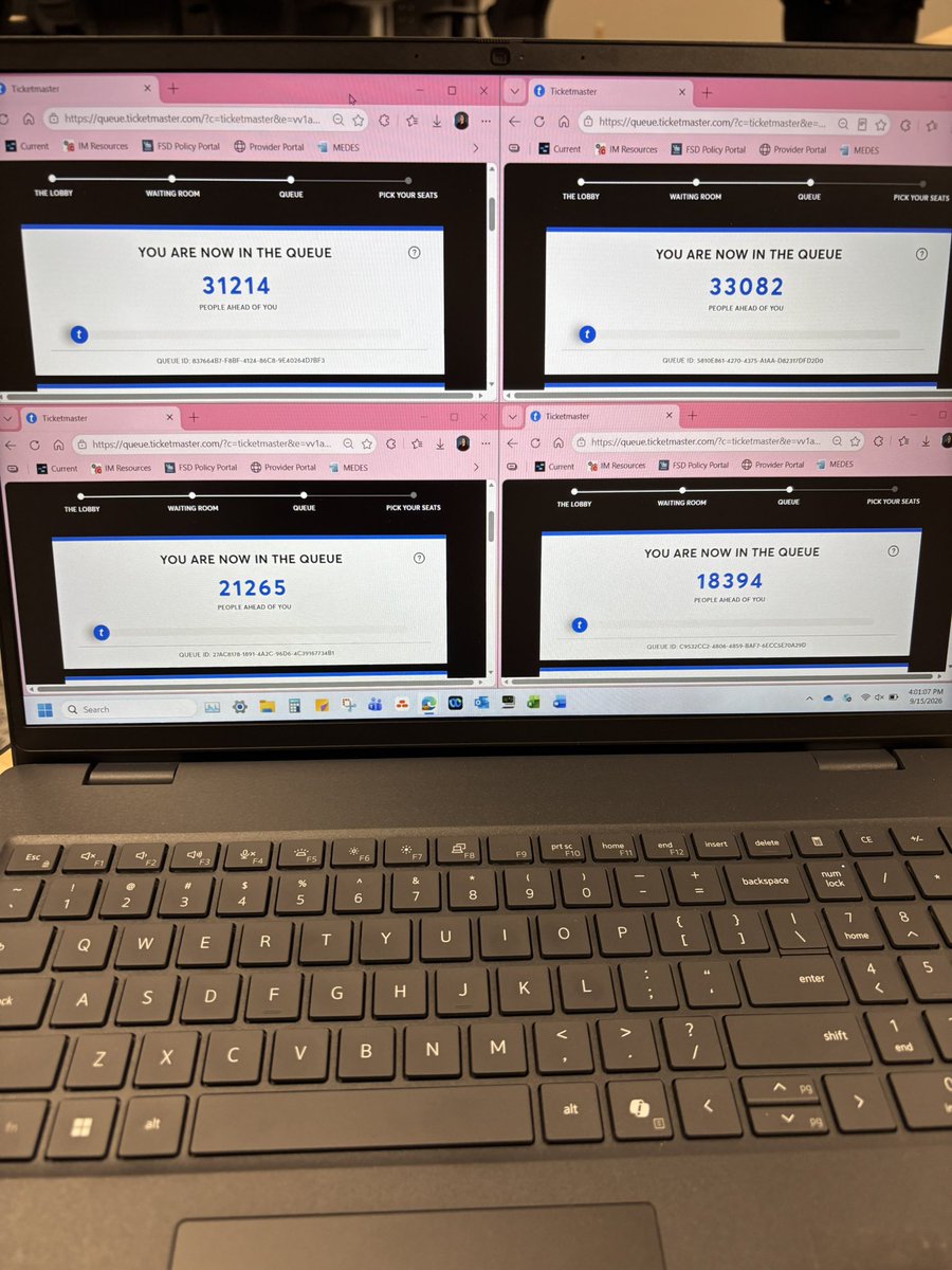 haleyellisyo's tweet photo. @softcrevoid these were the queue numbers I had right at 4pm https://t.co/mzr6ghWzyN