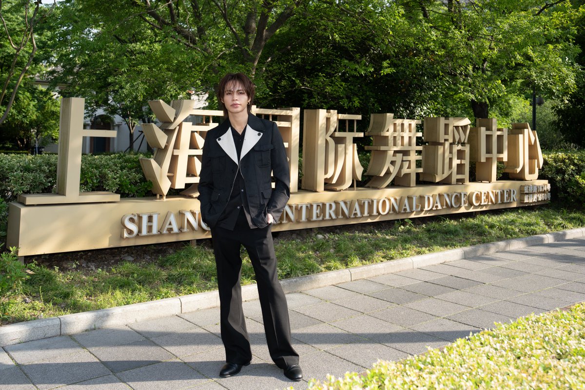 Dance_SAF's tweet photo. 【Part 3(最終回)は明日9/17公開‼️】
＜スペシャル・トーク＞
ホフェッシュ・シェクター×上田竜也
https://t.co/kf4IiQMg9u
5月に上海で『Theatre of Dreams』を視��した上田竜也さん。「ダンサーたちの動きなど、繊細なことを覗かせてもらっている感覚で、本当に瞬きせずに観たくなるようなところがとても魅力的だと感じました」
📷伊藤智美, Tom Visser
🎟️いよいよ10月来日！ご予約はお早めに
https://t.co/DzpMEfwe6p