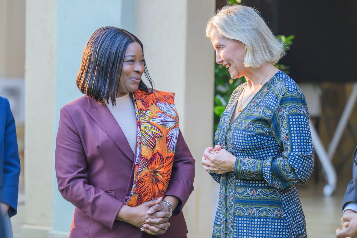 mamamutinta's tweet photo. This afternoon, we had the honour of receiving Her Royal Highness The Duchess of Edinburgh. It was a warm and meaningful exchange focused on community, service, empowering women and youth, education, and maternal health. 🇿🇲🇬🇧 https://t.co/tl8MDF81P9