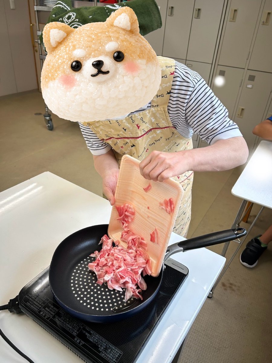 akiwa_kai's tweet photo. セサミ・みやざきです('◇')ゞ
先週の土曜活動は、調理実習で
焼きそば作りにチャレンジしました👍
協力しながら、切ったり混ぜたりし
食への感謝を学ぶいい機会になりました('ω')ノ
気になるお味は・・・「最高！！！」
#宮崎市
#就労継続支援B型
#生活介護
#調理実習
#焼きそば
#食への感謝 https://t.co/rbIkkVpn6X
