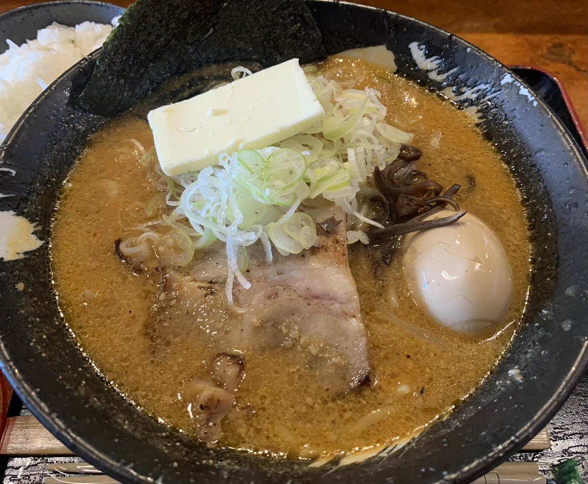 MEN_SUK55's tweet photo. ココ最近のまと麺たち🍜

🍜#すすきのらぁめん膳@刈谷市🍜
味噌ラーメン(バターTP)✨
しっかり濃厚でゴハンに合う🍚

🍜#麺屋そにどり@四日市市🍜
白醤油らーめん(味玉TP)
超久々訪問で未食の白醤油が美味過ぎ✨

🍜#熊猫飯店@四日市市🍜
担々麺(中辛)
初訪問で辛旨バランス良き✨次回は麻婆豆腐も😋 https://t.co/SMuJ0NTneO