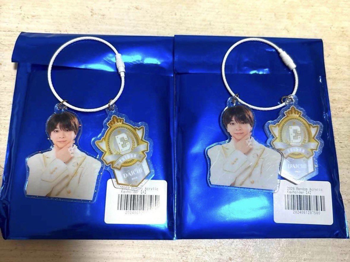 tnsi05's tweet photo. EBiDAN THE LIVE 2026 15th Anniversary エビミュ エビライ グッズ 交換

【譲】カイ、タクヤ、塩崎大智、TAKUYA、SHOW、MORRIE、山本龍人、竹野世梛、八神遼介、千田波空斗

【求】入場特典、隣の席ユーキ＞買取

比率違い検討します(タクヤは比率違いのみ) https://t.co/ZLINIVUbSC