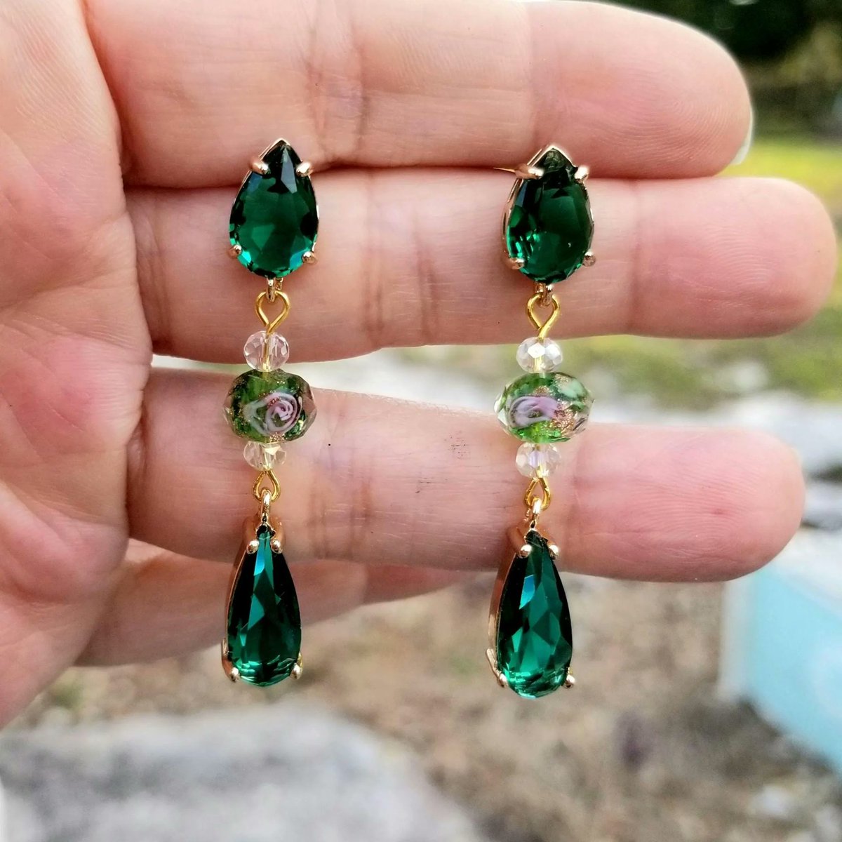 TrendingNowGift's tweet photo. 14k Gold Lampwork Glass Emerald Stud Earrings #jewelry #earrings #goldearrings #dangleearrings #emerald #emeraldearrings #emeraldjewelry #lampworkglass #handmadeearrings #handmadejewelry #giftforher #etsy
https://t.co/e0fYfD6OZH via @Etsy https://t.co/fClYIZvLX5