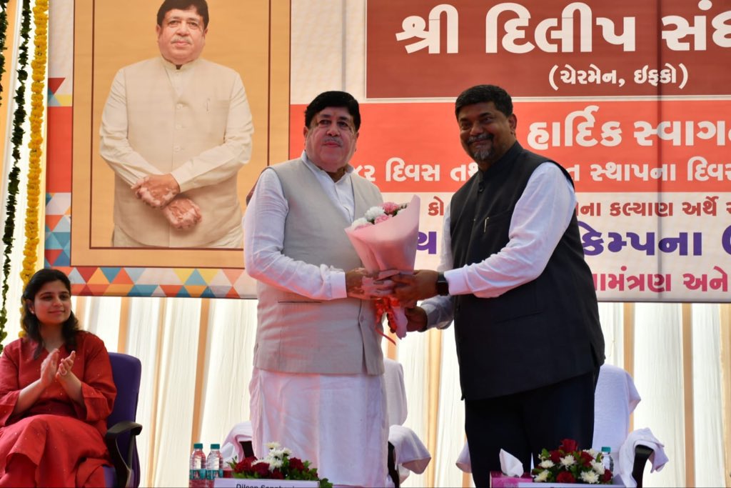 pksingh_iffco's tweet photo. इंटरनेशनल कोऑपरेटिव अलायंस (ICA) के ग्लोबल बोर्ड में एट-लार्ज डायरेक्टर के प्रतिष्ठित पद पर निर्वाचित होने पर @Dileep_Sanghani  sir आपको हार्दिक बधाई एवं अनंत शुभकामनाएँ। 🌹

भारत के एकमात्र उम्मीदवार के रूप में यह ऐतिहासिक विजय आपके दूरदर्शी नेतृत्व, सहकारिता के प्रति अटूट समर्पण तथा वैश्विक स्तर पर अर्जित विश्वास और सम्मान का प्रमाण है। एशिया, अफ्रीका एवं यूरोप के उम्मीदवारों में सर्वाधिक मत प्राप्त कर आपने न केवल इफको, बल्कि सम्पूर्ण भारतीय सहकारिता आंदोलन और देश का गौरव बढ़ाया है।

हमें पूर्ण विश्वास है कि आपके सशक्त नेतृत्व में वैश्विक सहकारिता आंदोलन को नई दिशा मिलेगी तथा ‘सहकार से समृद्धि’ का भारतीय संदेश विश्वभर में और अधिक प्रभावी रूप से प्रसारित होगा।

आपकी इस अभूतपूर्व उपलब्धि पर सम्पूर्ण इफको परिवार अत्यंत गौरवान्वित है। ईश्वर आपको सदैव स्वस्थ रखें और वैश्विक सहकारिता के क्षेत्र में नई ऊँचाइयाँ प्रदान करें।

हार्दिक बधाई एवं सादर अभिनंदन! 💐🇮🇳