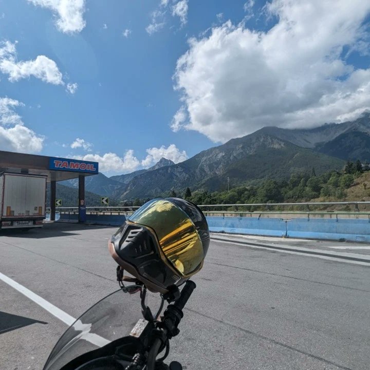 ShawntaCrofford's tweet photo. Italy, I’ve arrived https://t.co/vFWmDZev1s