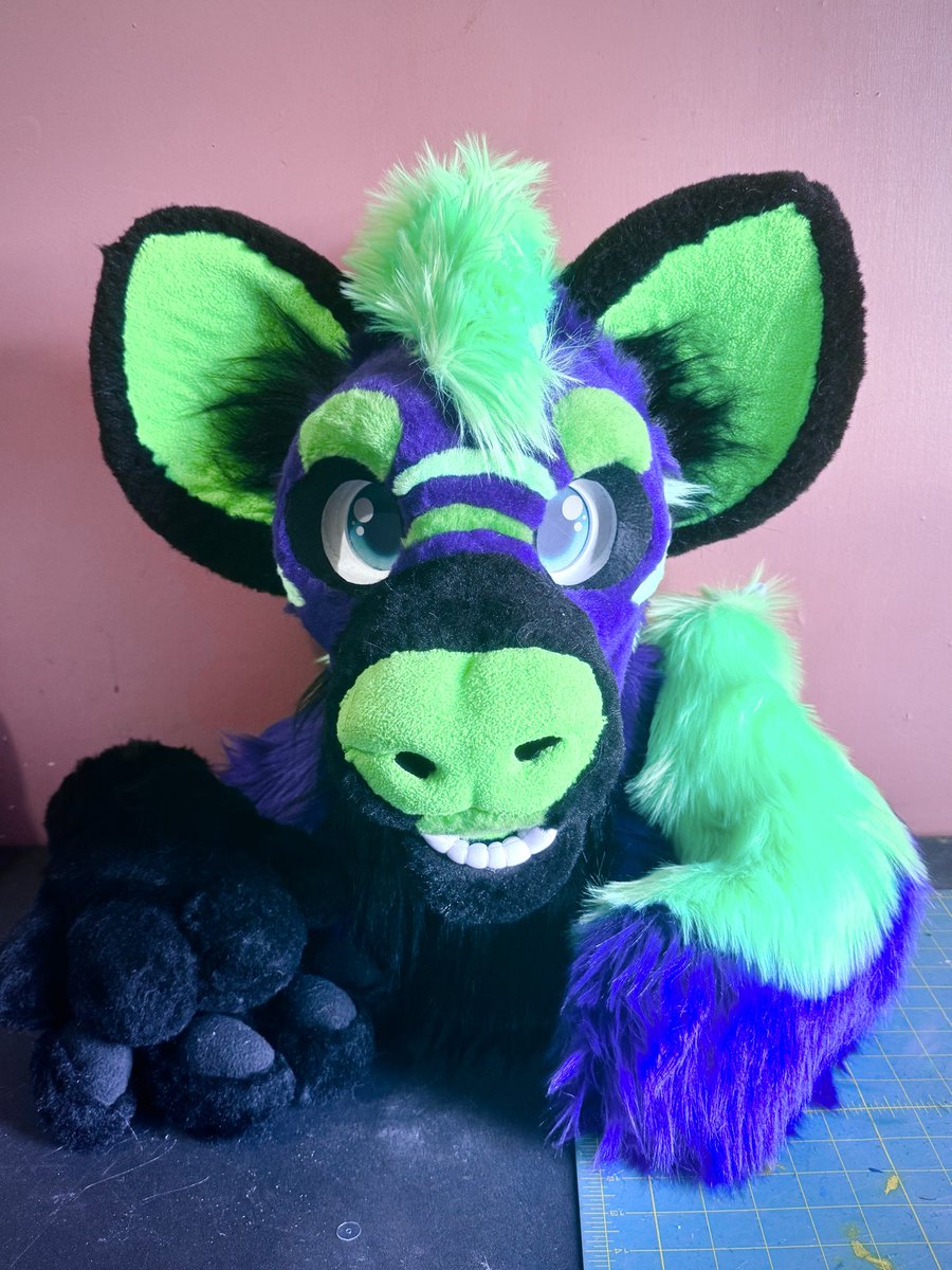 VirusRts's tweet photo. Suit 2 For Sale! Hyena mini partial 
Brand new made by me 
Fully lined inside, paws, tail
Pickable nose
Extra wide mouth, neoprene teeth, fleece tongue
Foam base, 3D sublimated eyes
Asking $1.8k obo 
#furry #fursuit #fursuitforsale #fursuitsale #furries https://t.co/9S0v9WUzCJ
