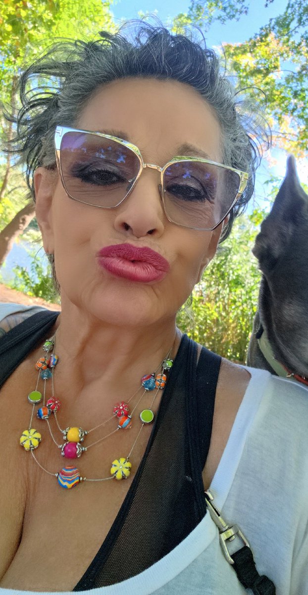 VanessadelRio's tweet photo. Have a blessed evening my friends! Watching the last few episodes of BSG... This will be my fifth time around the show is phenomenal 💋😎 a real classic 🚀⭐ https://t.co/0jUzzN3ph0
