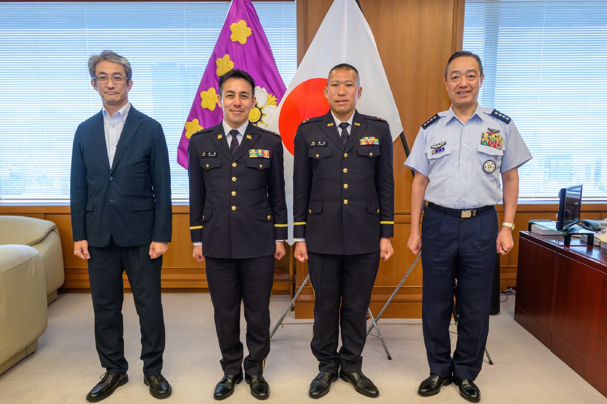 JapanJointStaff's tweet photo. On 15 September, Maj IWASAKI and Maj KIKUCHI, who had been deployed to Juba, the capital of South Sudan,asheadquarters staff to the United Nations Mission in South Sudan (#UNMISS), reported to CJJS Gen UCHIKURA upon their return. https://t.co/daZ4D6JKon