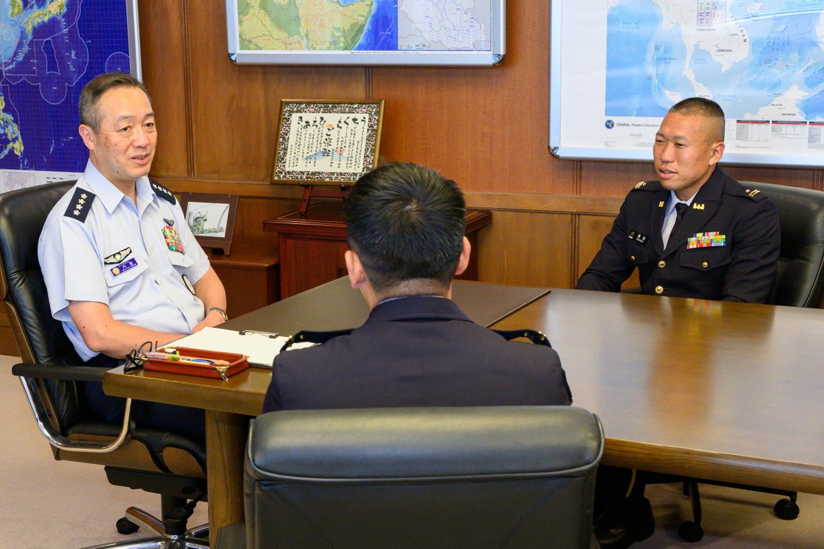 JapanJointStaff's tweet photo. On 15 September, Maj IWASAKI and Maj KIKUCHI, who had been deployed to Juba, the capital of South Sudan,asheadquarters staff to the United Nations Mission in South Sudan (#UNMISS), reported to CJJS Gen UCHIKURA upon their return. https://t.co/daZ4D6JKon