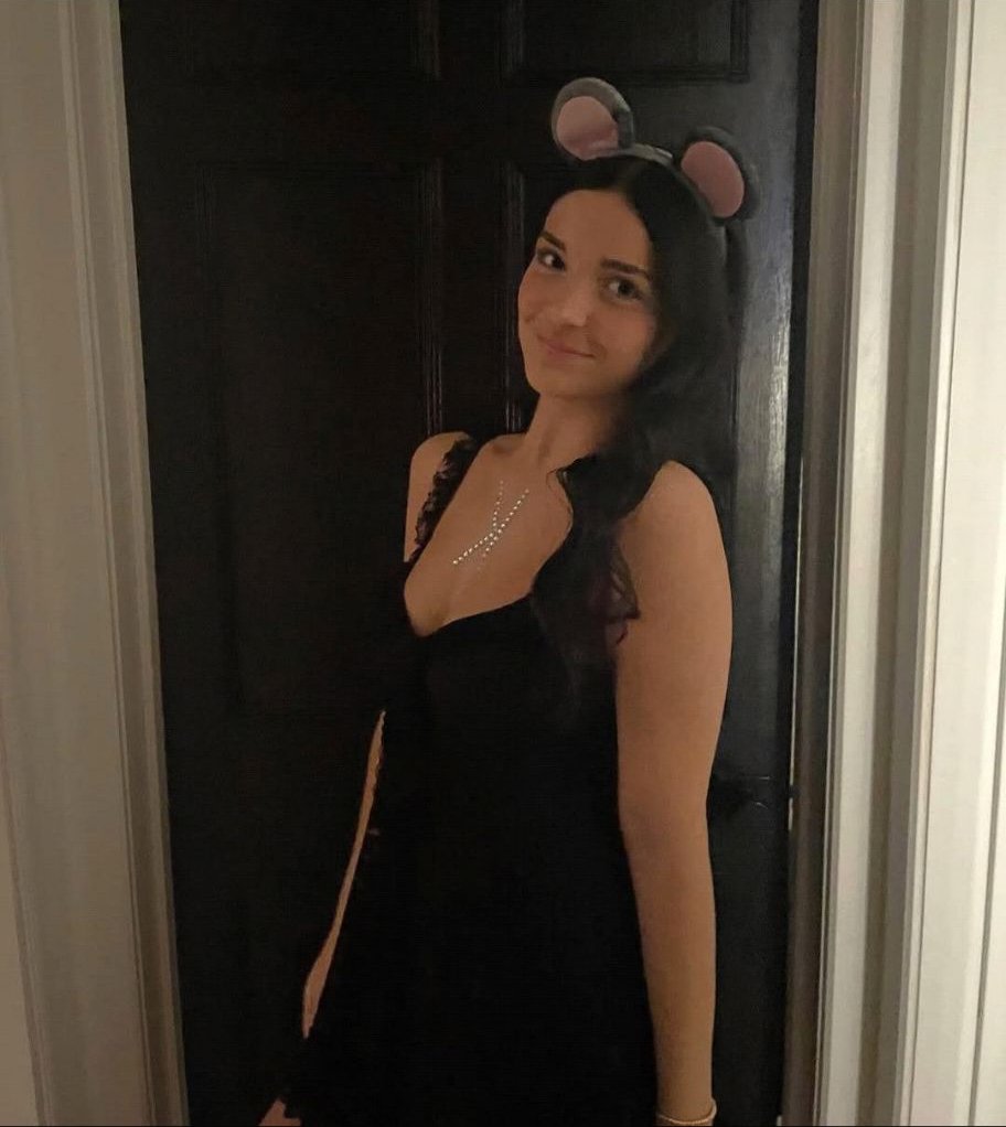 avrilfan26's tweet photo. @Mnad768 ambushed me in a #WankBattle and I was too weak to resist the sexy girls he was posting. 2-1011 https://t.co/w9oLNsgm9t