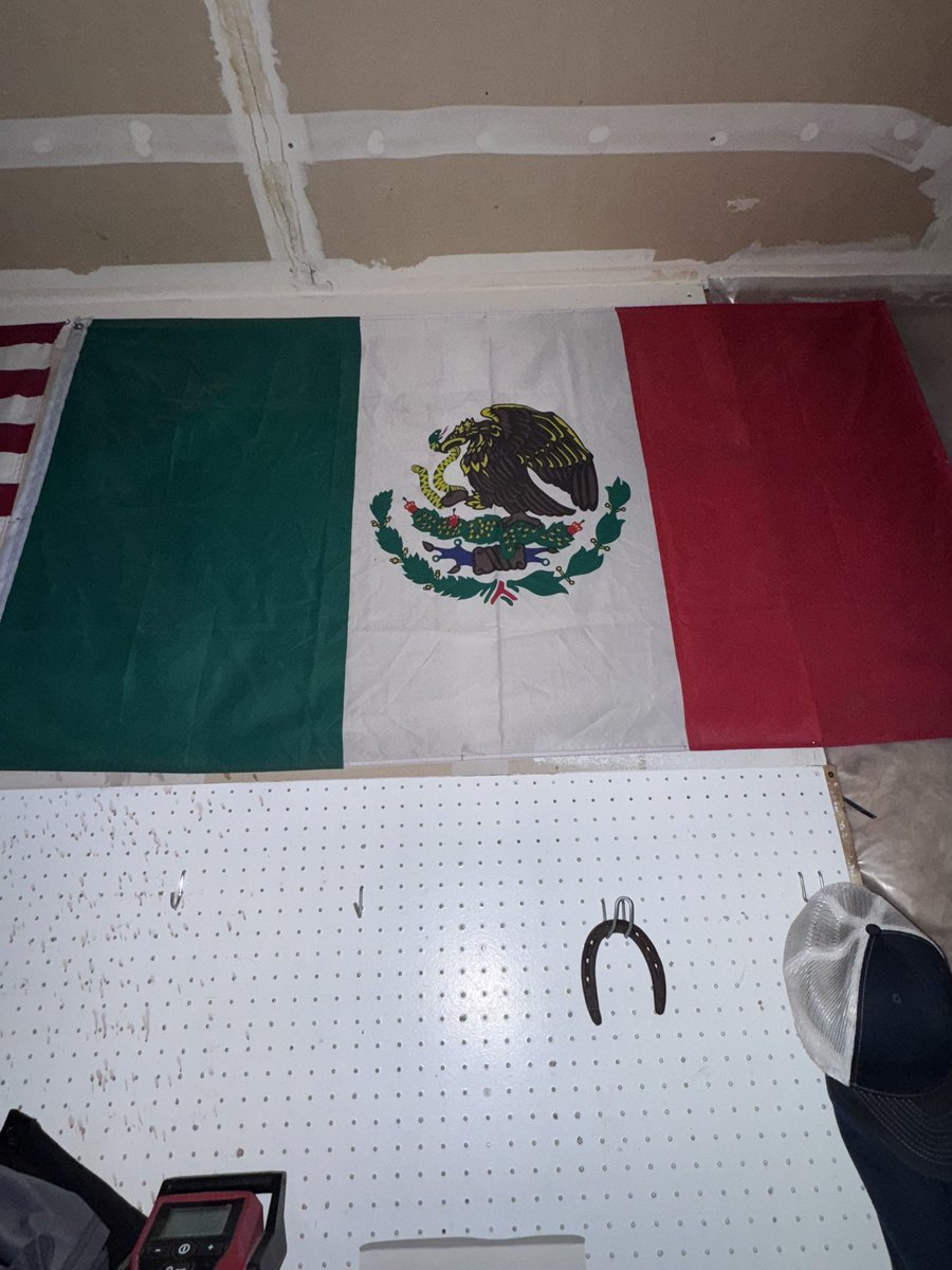 Lajet1910's tweet photo. Que Viva Mexico Y Que Viva Estados Unidos Chingada Madre.! https://t.co/O1BNTzoR2E