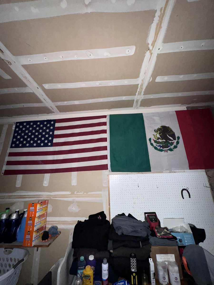 Lajet1910's tweet photo. Que Viva Mexico Y Que Viva Estados Unidos Chingada Madre.! https://t.co/O1BNTzoR2E