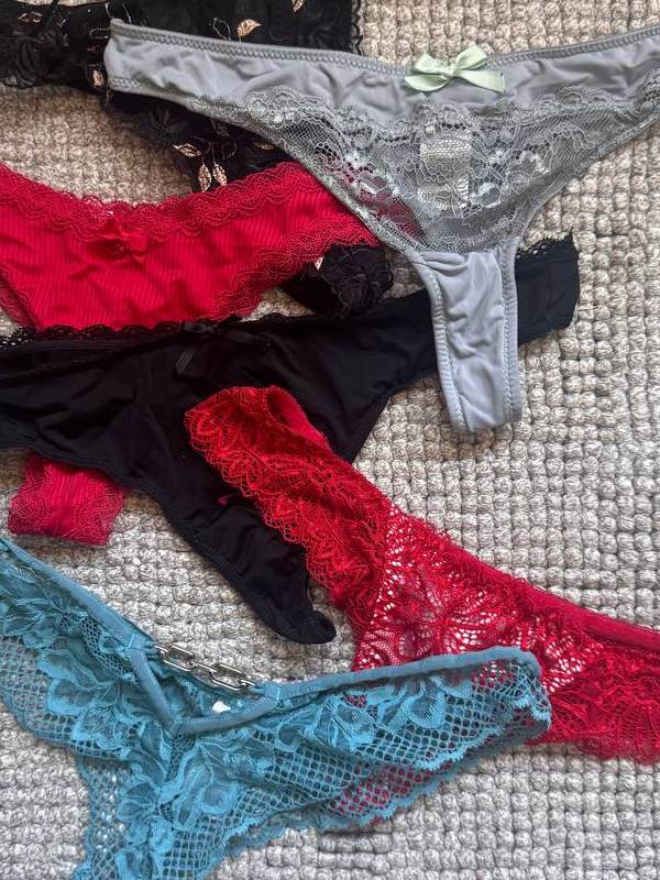 Kaviarhexe's tweet photo. Ui, jetzt gibt es auch einen #Shop bei der Kaviarhexe. Die Mia ist die Erste 👀 #Natursekt - #Kaviar - getragene #Socken, #Höschen und vieles mehr: https://t.co/QdXeRipiMv https://t.co/EFbvFzx91a