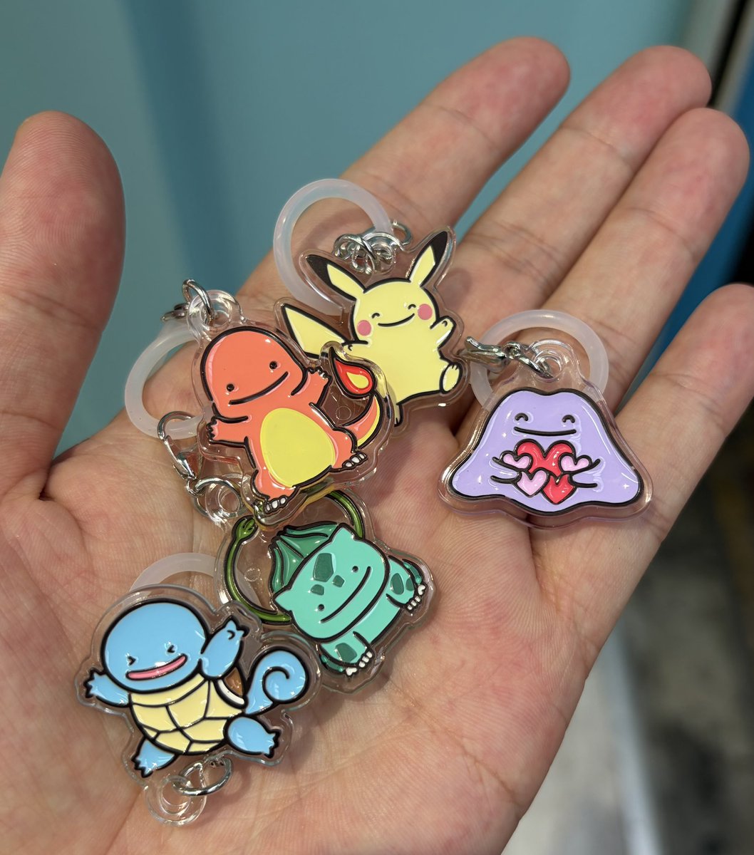 kzv_23's tweet photo. ポケモンのメタモン、めじるしアクセサリー可愛すぎ☺️✨
五回回してフルコンプ！ https://t.co/gcL6iKyfm3