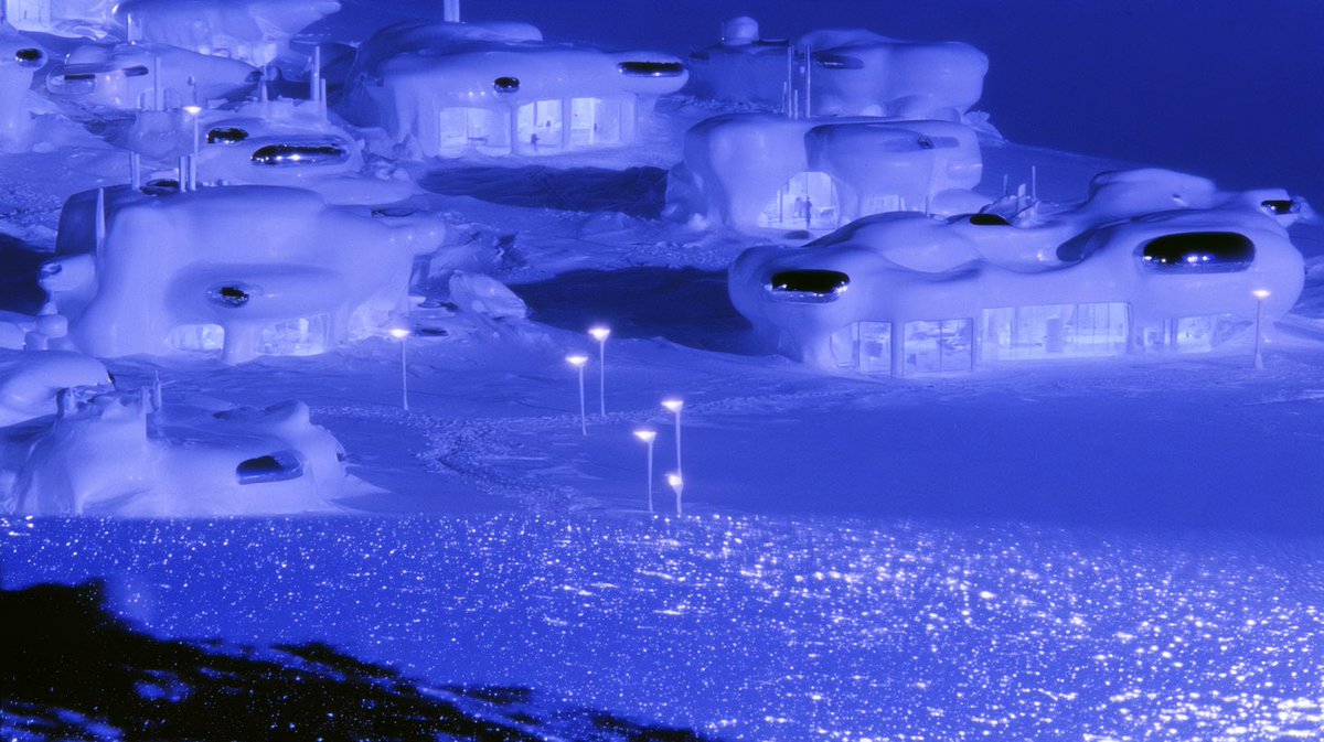 arkqhantom's tweet photo. the cold brings out raw authenticity.

in the slightly uncomfortable stillness and quiet, people have less energy to spend on crafting their responses and thoughts with motives or appearances.

anybody who has ever had a late night talk in the cold understands this. https://t.co/NTsE1yGQll