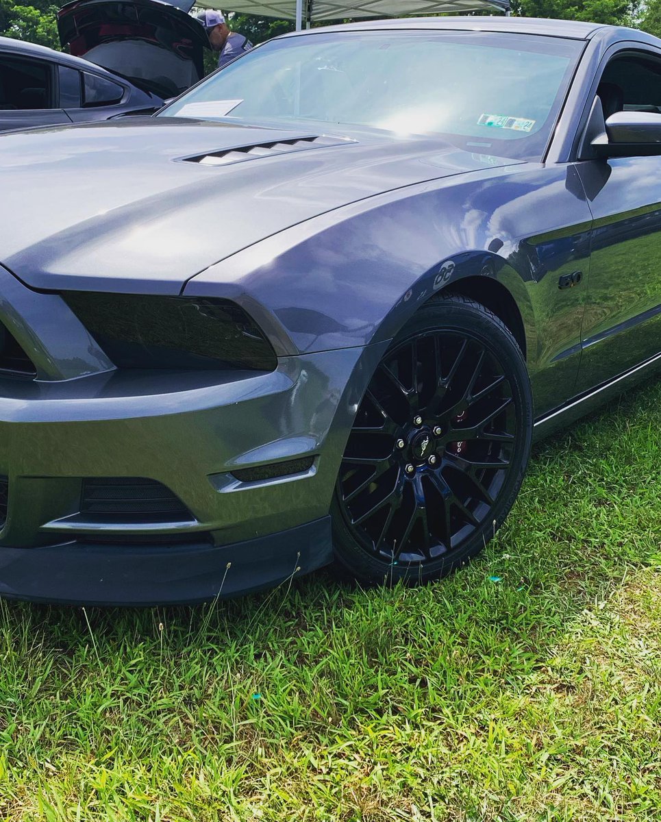 DaltonQuit86's tweet photo. Out at the CJ Pony Parts event. 0-14 Mustangs https://t.co/zTn27vyxP6